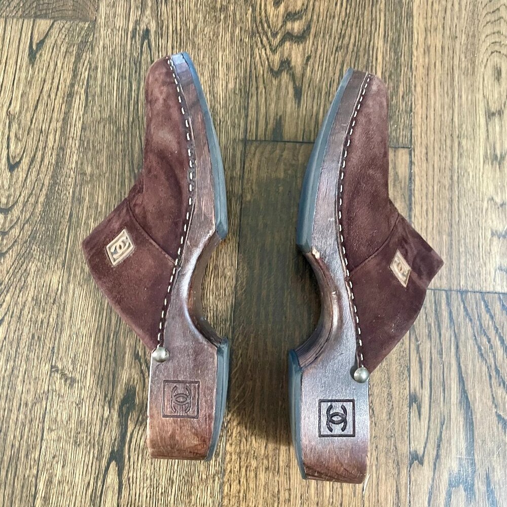 CHANEL Brown Suede Classic CC Logo Vintage Clogs Mules 39 8.5 9 Platform Slides